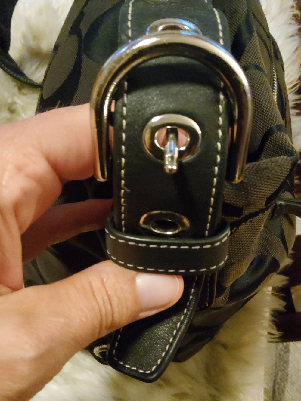 Coach Black Signature C Carly Shoulder Bag HOBO F15067 VGUC ~ EUC 1 Flaw - Picture 9 of 15